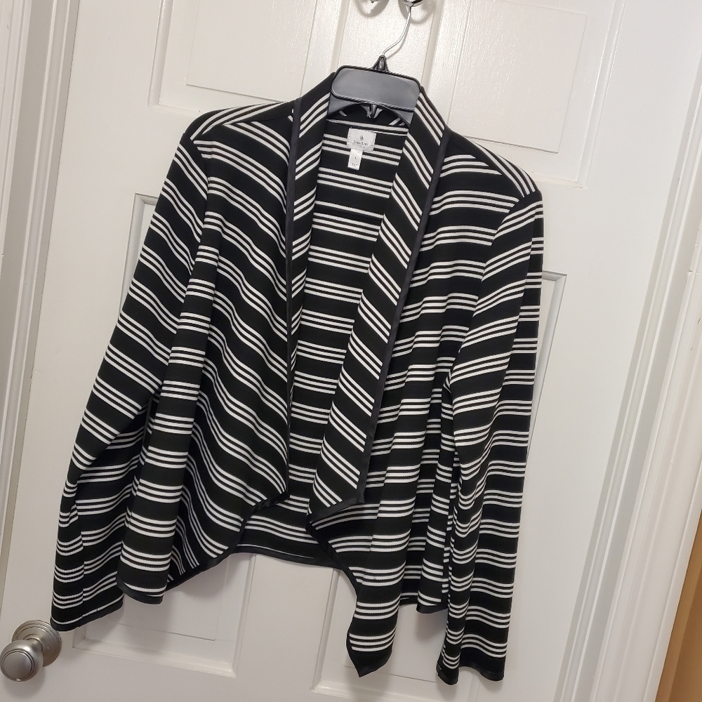 Dressbarn Black & White Striped Knit Open front shrug size Large - Picture 9 of 11